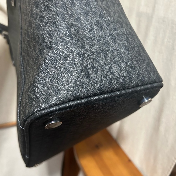 Michael Kors Signature Tote - Picture 10 of 14